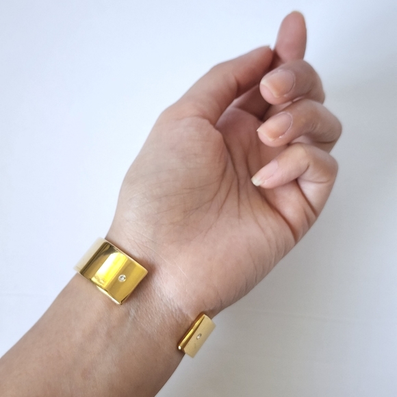 BA02 Baublebar Preowned good Gold plated open bangle with crystals - Picture 3 of 6